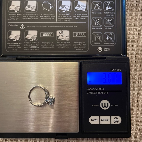 18K white gold aquamarine ring with side diamonds. - Picture 15 of 15